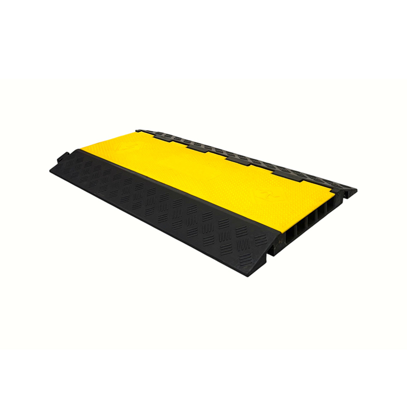 Hochbelastbarer 5-Kanal-Hochleistungskabelschutz aus PVC mit Klappdeckel auf Gummibasis
