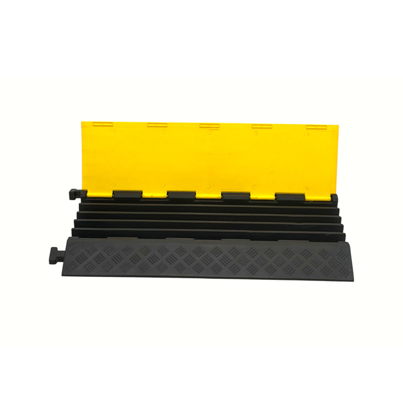 Hochbelastbarer 5-Kanal-Hochleistungskabelschutz aus PVC mit Klappdeckel auf Gummibasis