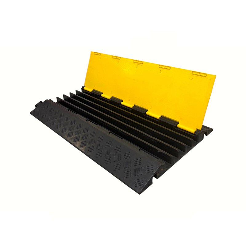 Hochbelastbarer 5-Kanal-Hochleistungskabelschutz aus PVC mit Klappdeckel auf Gummibasis