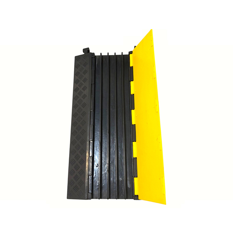 Hochbelastbarer 5-Kanal-Hochleistungskabelschutz aus PVC mit Klappdeckel auf Gummibasis
