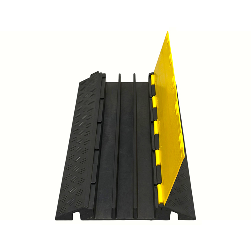Verstärkte Gummibasis, hochbelastbare PVC-Abdeckung, 3-Kanal-Hochleistungs-Kabelschutz