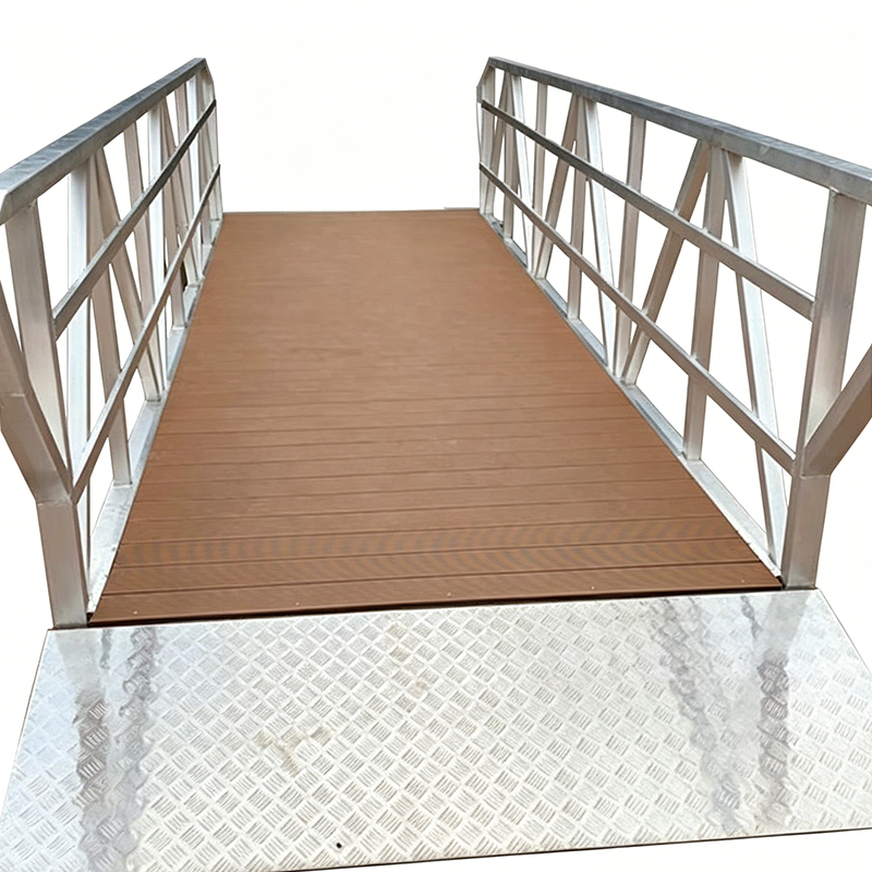 WPC-Terrassendielen für Schwimmdocks