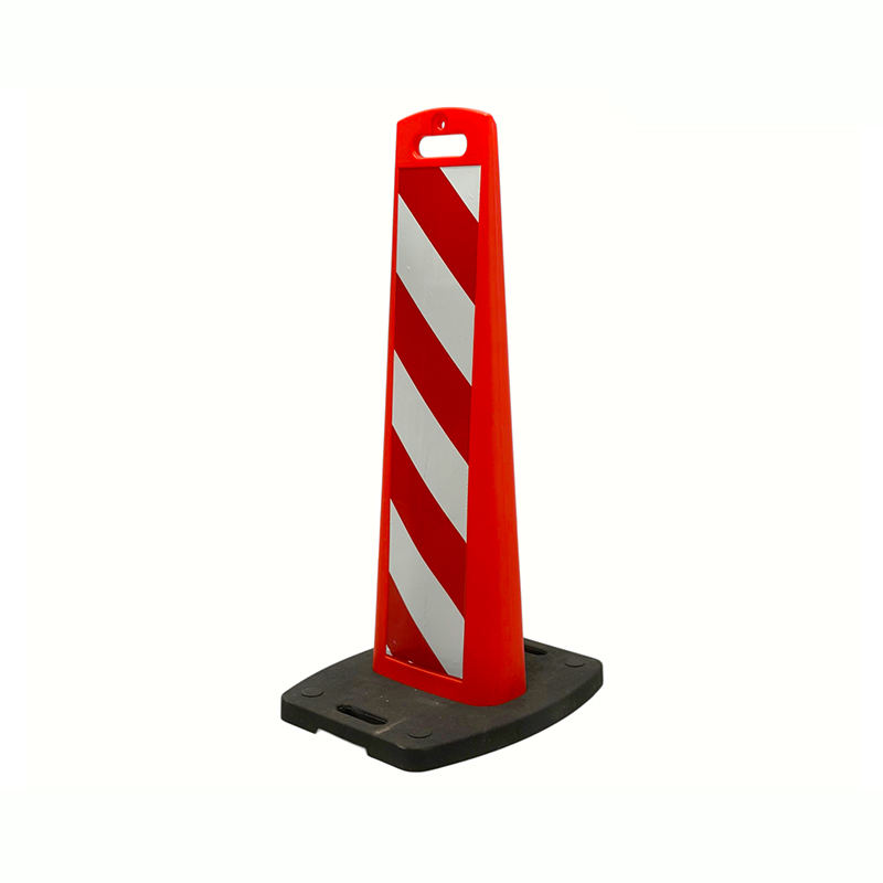 Robuste Verkehrsleittafel mit beschwerter Basis aus recyceltem Gummi